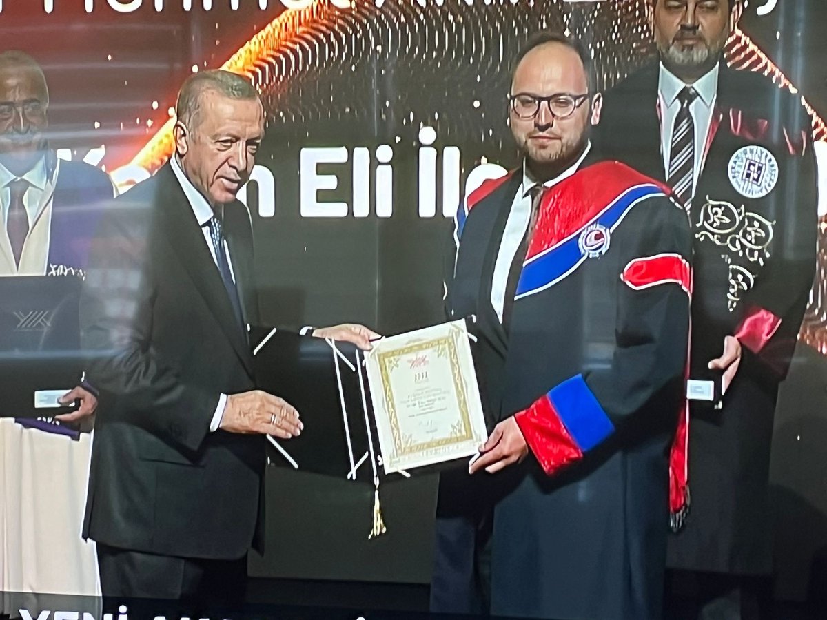 profademkorkmaz's tweet photo. Üniversitemizin sunmuş olduğu “Kadın Eli İle Top Dikimi Projesi”  Yerel Kalkınmaya Katkı kategorisinde “Üstün Başarı” ödülüne layık görüldü. MAKÜ, Ar-Ge ve bilimsel çalışmaları yanında, sosyal sorumluluk ve istihdam projelerinde de adını zirveye yazdırmaktadır. https://t.co/YAW6Hh8W7p
