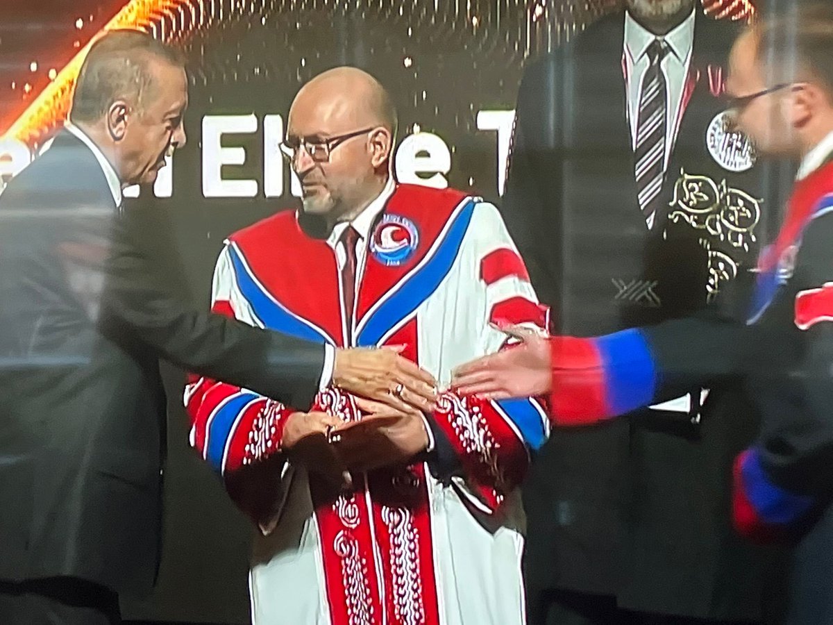 profademkorkmaz's tweet photo. Üniversitemizin sunmuş olduğu “Kadın Eli İle Top Dikimi Projesi”  Yerel Kalkınmaya Katkı kategorisinde “Üstün Başarı” ödülüne layık görüldü. MAKÜ, Ar-Ge ve bilimsel çalışmaları yanında, sosyal sorumluluk ve istihdam projelerinde de adını zirveye yazdırmaktadır. https://t.co/YAW6Hh8W7p
