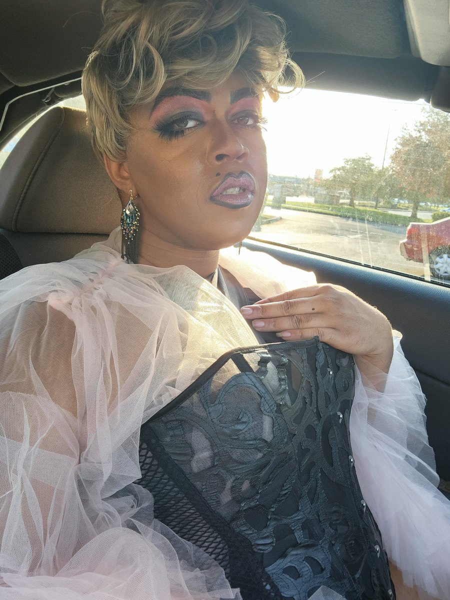 Hair_by_WaynR's tweet photo. #NewProfilePic Late post. Just after an amazing turn out for #dragbingo at @TacomaLibrary took a mini candid no makeup parking lot photoshoot. Shoutout to @MatticeBeauty for helping wig me up. Actual photoshoot on the way. #DragQueens #shorthair #beatface #lavindalyfe #tacoma https://t.co/TWkWTuXn4V