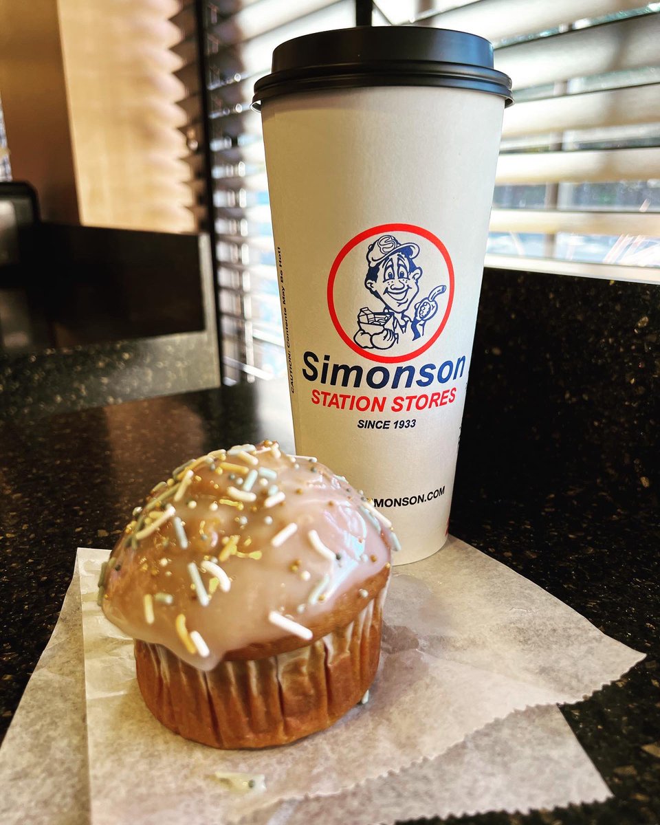 GoSimonson's tweet photo. It’s that time of the year again! Pumpkin Spice latte is back at Simonson’s🎃 the perfect pair to our Pumpkin muffins this Fall🍁

Carve out some time today and come grab yours!
•
•
•
#gosimonson #fall #fallseason #pumpkinspice #pumpkinmuffins #festive #psl #latte #muffins https://t.co/WH93o0M4vr