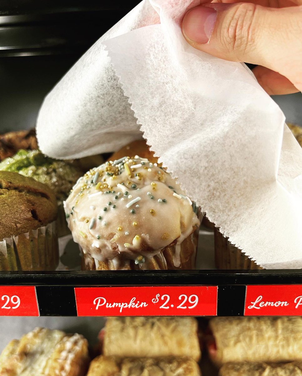GoSimonson's tweet photo. It’s that time of the year again! Pumpkin Spice latte is back at Simonson’s🎃 the perfect pair to our Pumpkin muffins this Fall🍁

Carve out some time today and come grab yours!
•
•
•
#gosimonson #fall #fallseason #pumpkinspice #pumpkinmuffins #festive #psl #latte #muffins https://t.co/WH93o0M4vr
