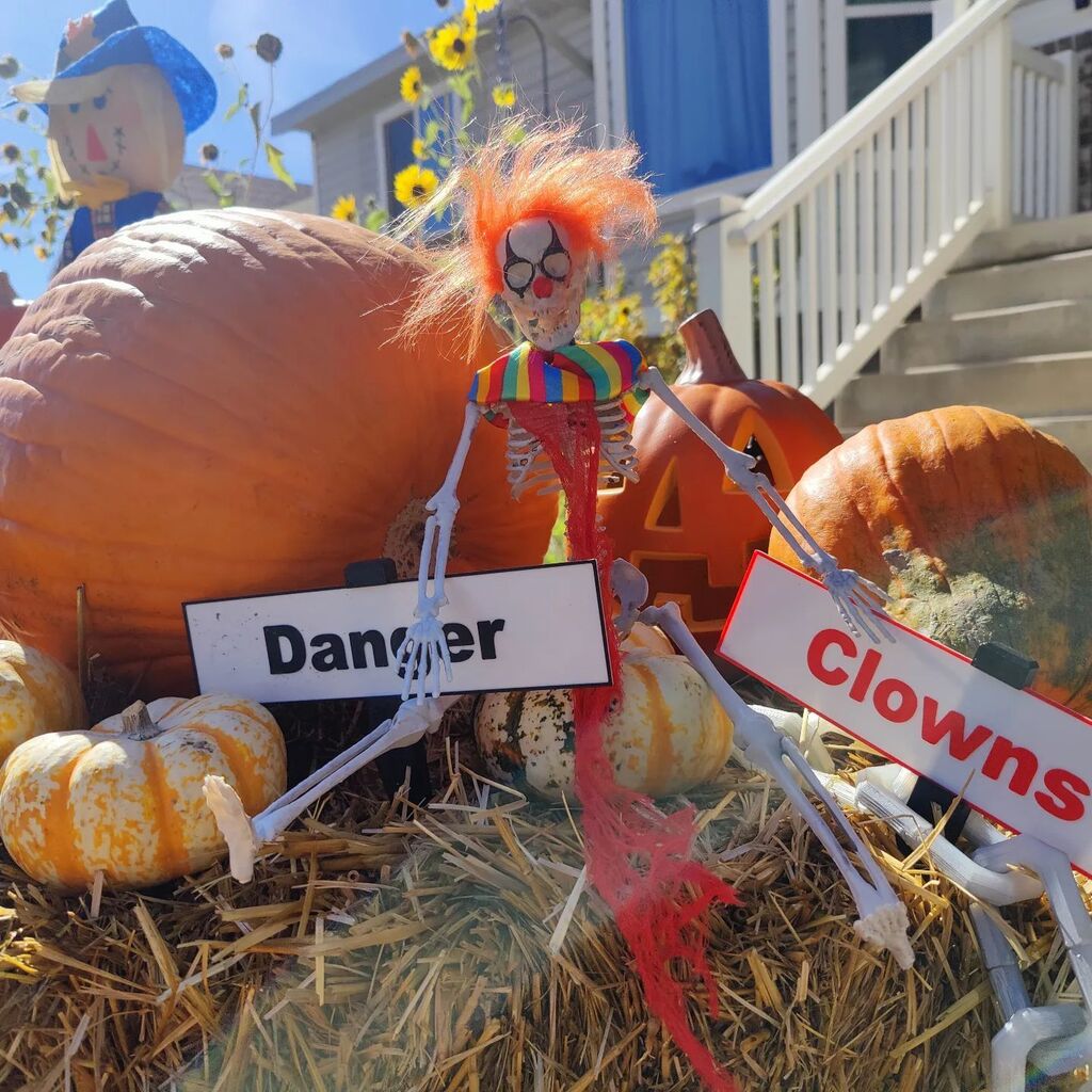tnotn's tweet photo. There's a chill in the air. Halloween is coming. https://t.co/pmjy6hNTHR https://t.co/knHCcpHmLd