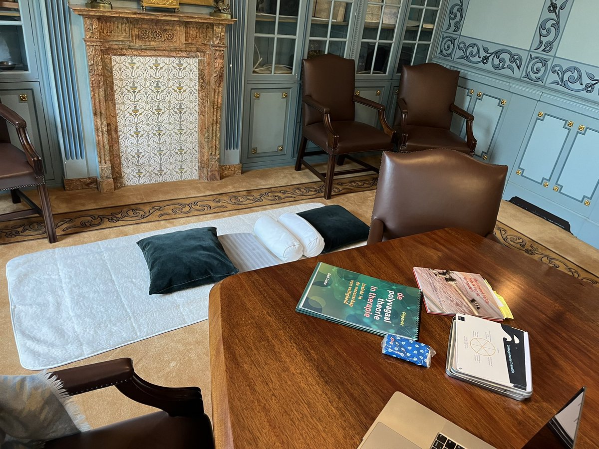 jennifer_elders's tweet photo. M’n werkruimte vandaag op locatie. Binnen en buiten. Voor jullie hier ook de tips voor hersteltijd. #bedrijfscounseling #csrcoaching #rouw #verlies #ademwerk #voicedialogue https://t.co/tLL5kXXnbA