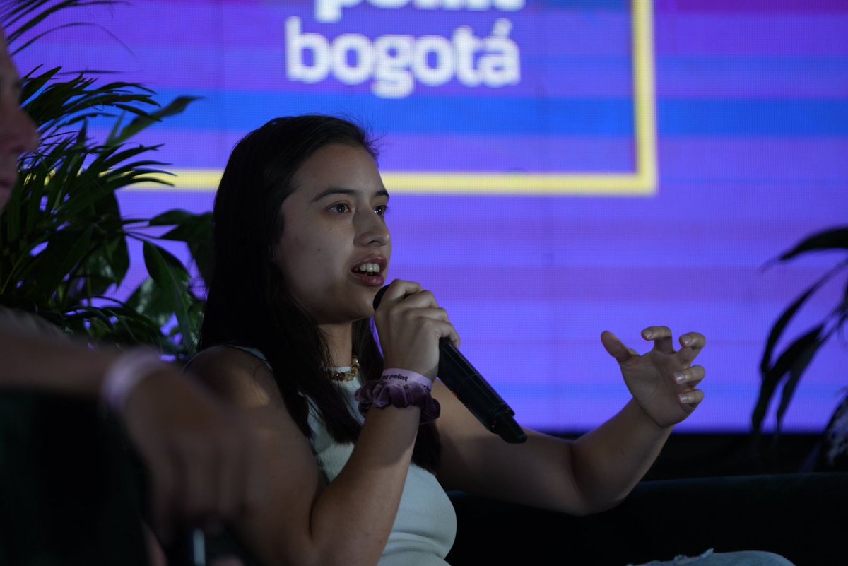 schellingpoint_'s tweet photo. “Check out @_HerDAO, @She__Fi, @BoysClubCrypto, @womenbuildweb3...they’ve been doing a lot to get women into technical web3 roles.” 

-@camiinthisthang on the #SchellingPoint Main Stage talking building inclusive developer communities &amp; teams. https://t.co/JOZtAkuFnd