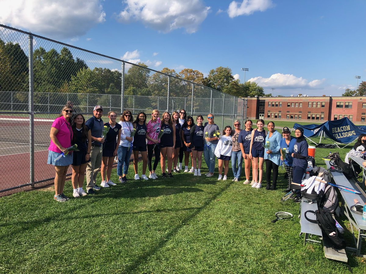 This past Friday the JV Girls Tennis team invited the teachers who have made an impact on them to watch their match! The teachers received a flower from each player as they arrived to the courts! Great day for appreciating teachers and showing support to the team💙<a href="/BCSDBulldogs/">Beacon Athletics</a>