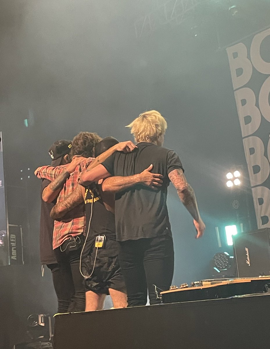 BLGPhilippines's tweet image. Hope everyone got home safe. See you again later for Day 2 of Boys Like Girls Live in Manila! Thank you, @PlaybackFest!❤️