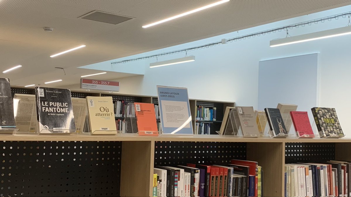 🕯️ En hommage à Bruno Latour, une sélection de ses œuvres est mise en lumière à la bibliothèque du campus Saint-Thomas.

Notre bibliothécaire référente en sociologie lui a également dédié un billet dans son guide thématique :

sciencespo.libguides.com/sociologie/act…