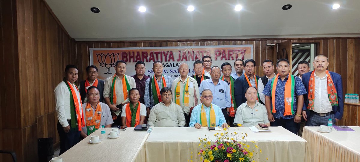 BjpDimapur's tweet photo. BJP Dimapur District President &amp; General Secretary attended District Presidents &amp; General Secretaries Meeting with Shri.V.Satish ji,National Secretary BJP at Hotel Japfu,Kohima. @narendramodi @JPNadda @blsanthosh @tarunchughbjp @AlongImna @YanthungoPatton @jacob_zhimomi @tovihoto https://t.co/6ynRDXOXnr