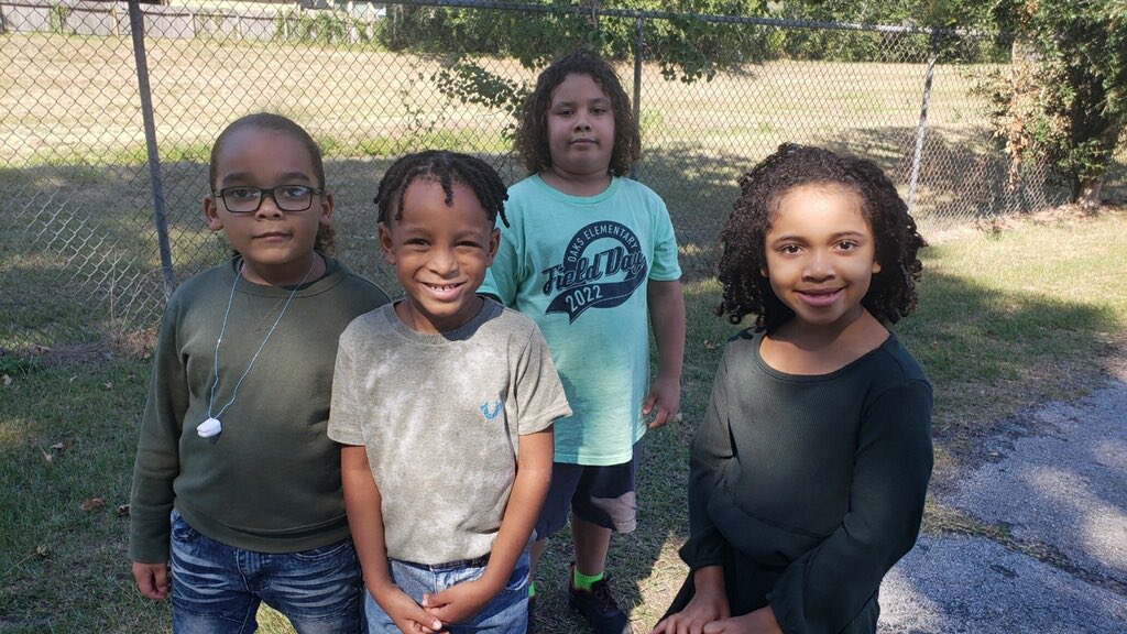 Look at all these first graders wearing green to kick off Start with Hello week! #sandyhookpromise #startwithhello #everychildeveryday <a href="/HumbleISD_OE/">Oaks Elementary</a> <a href="/HumbleISD/">Humble ISD</a> <a href="/kimboUNT/">KimFelts</a>