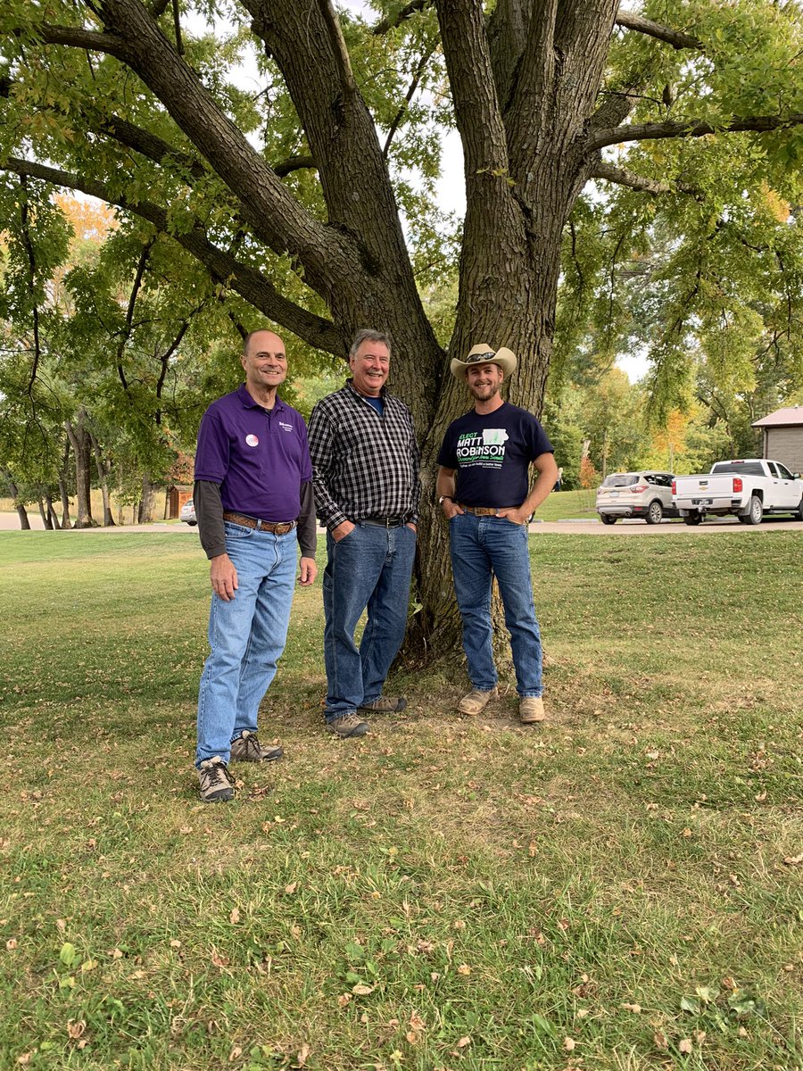 RobinsonIowa's tweet photo. 29 days and we’re out and about! Our weekend had some great events! Thanks to the Bellevue firefighters for a great breakfast! Then we wrapped things up at Nick Manternach’s, candidate for Jones County Supervisor, chili jam! Always great to talk to folks and even Bob Gertsen! https://t.co/swnGLh5mzE