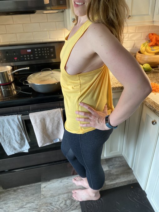 Would you pop me up on the counter and fuck? https://t.co/xXJVUBDHqy