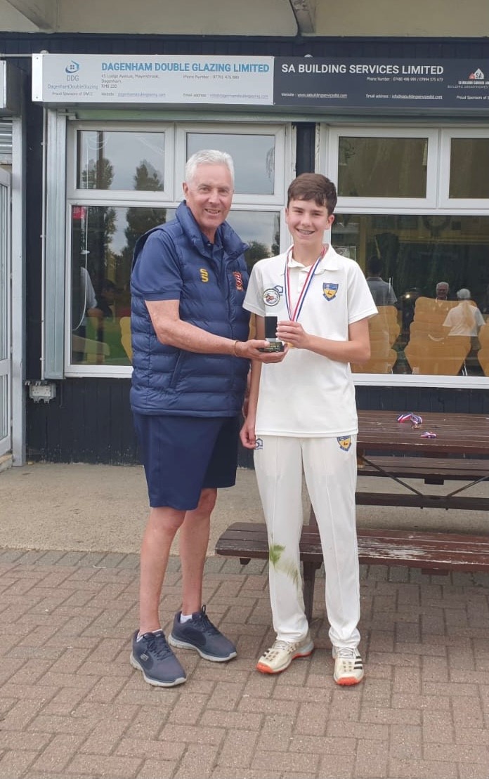 southloughtoncc's tweet image. Our indoor junior coaching starts on Sunday 16 Oct, 3-5pm, at the Peter May Centre. Top-quality coaching for boys &amp;amp; girls aged 7-15. £5/session. Keen to join one of the most successful programmes in Essex? Info: southloughtoncricket@gmail.com
@EssexCCB @TRipponCricket @LoughtonRA