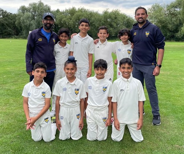 southloughtoncc's tweet image. Our indoor junior coaching starts on Sunday 16 Oct, 3-5pm, at the Peter May Centre. Top-quality coaching for boys &amp;amp; girls aged 7-15. £5/session. Keen to join one of the most successful programmes in Essex? Info: southloughtoncricket@gmail.com
@EssexCCB @TRipponCricket @LoughtonRA