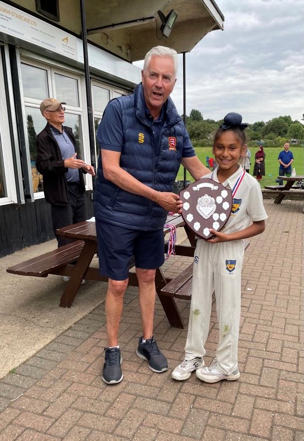 southloughtoncc's tweet image. Our indoor junior coaching starts on Sunday 16 Oct, 3-5pm, at the Peter May Centre. Top-quality coaching for boys &amp;amp; girls aged 7-15. £5/session. Keen to join one of the most successful programmes in Essex? Info: southloughtoncricket@gmail.com
@EssexCCB @TRipponCricket @LoughtonRA