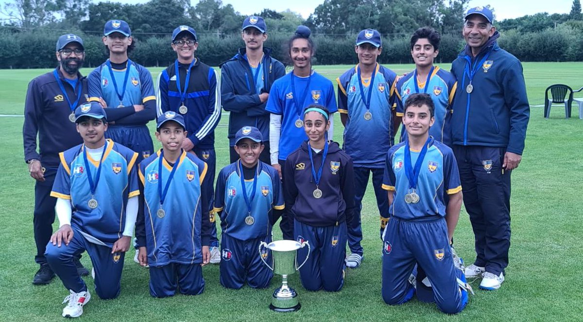 southloughtoncc's tweet image. Our indoor junior coaching starts on Sunday 16 Oct, 3-5pm, at the Peter May Centre. Top-quality coaching for boys &amp;amp; girls aged 7-15. £5/session. Keen to join one of the most successful programmes in Essex? Info: southloughtoncricket@gmail.com
@EssexCCB @TRipponCricket @LoughtonRA