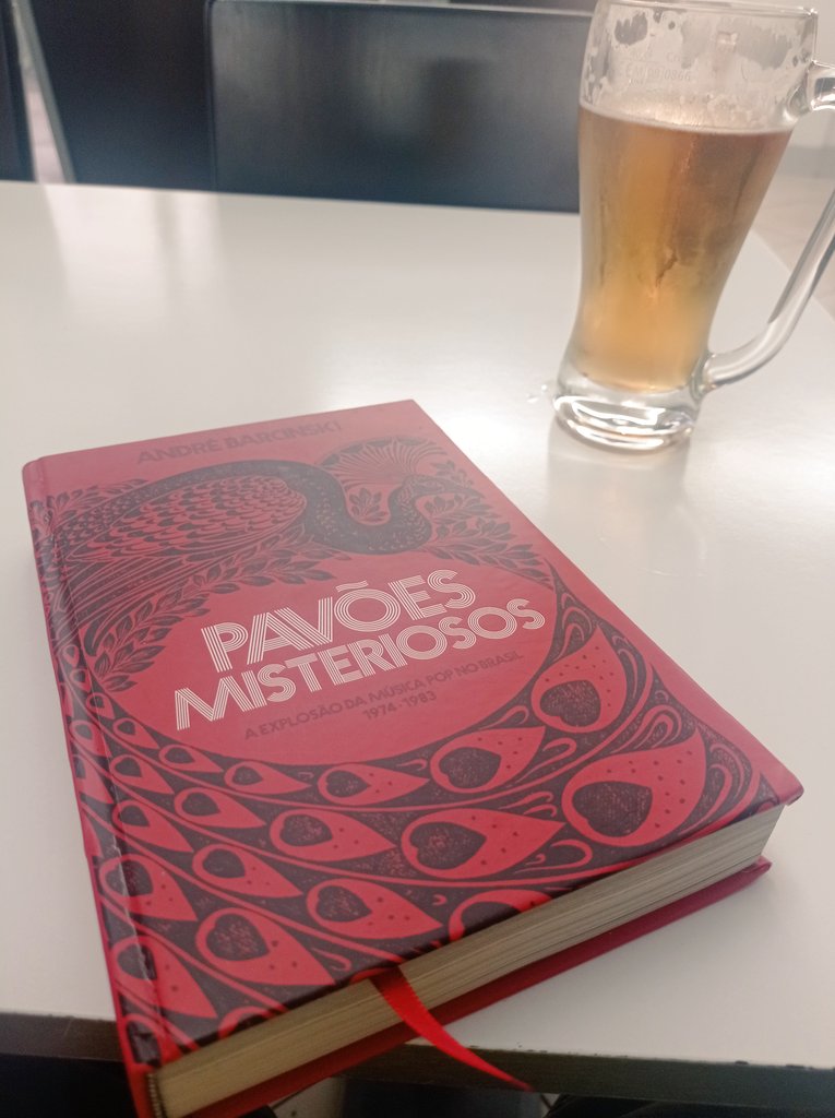 virso's tweet photo. Fala @andre_barcinski, olha o que chegou aqui para mim em Portugal / Braga. Parabéns pelo livro, só historia boa li em um final de semana! https://t.co/D4iTvY3uw3