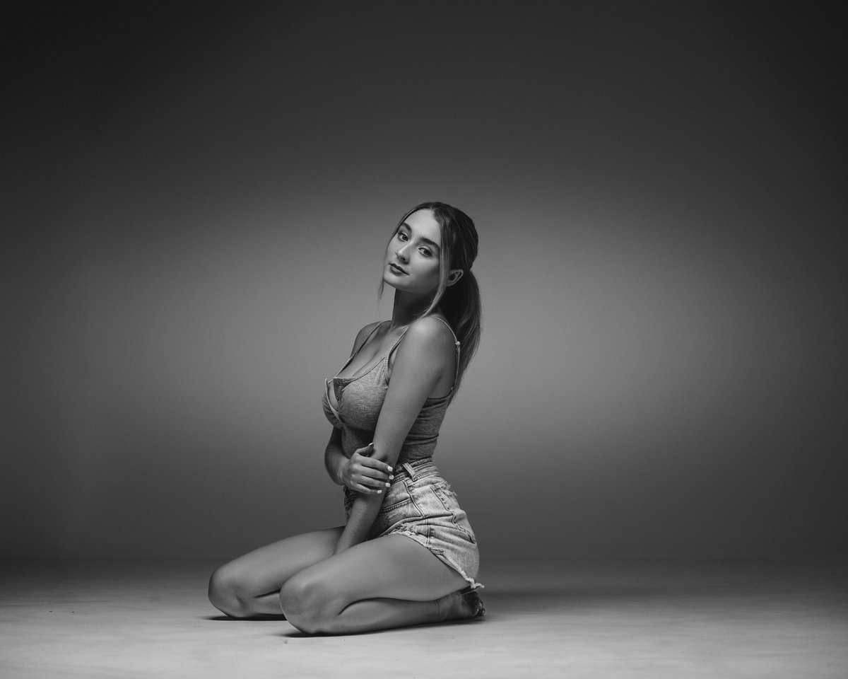DMBridge1's tweet photo. ---------------------
Bella Grace - Fron Sunday 09/10
---------------------
📸@SonyAlpha
 #A7Riii &amp; #FE85/1.8
⚙️1/160 ꜰ5.6 ɪꜱᴏ100
💡Single @broncolor 
 Siros 800s https://t.co/8Y5p6xCbgi
