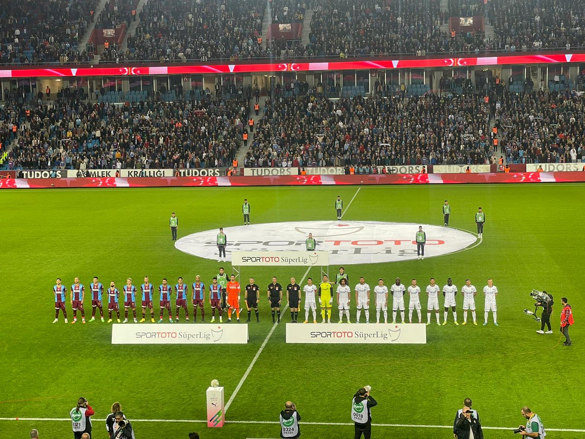 BAŞARILAR TRABZONSPORUM 🔴🔵

#Trabzonspor #ŞampiyonTrabzonspor
#TSLive #TSvKSP #FırtınaZamanı