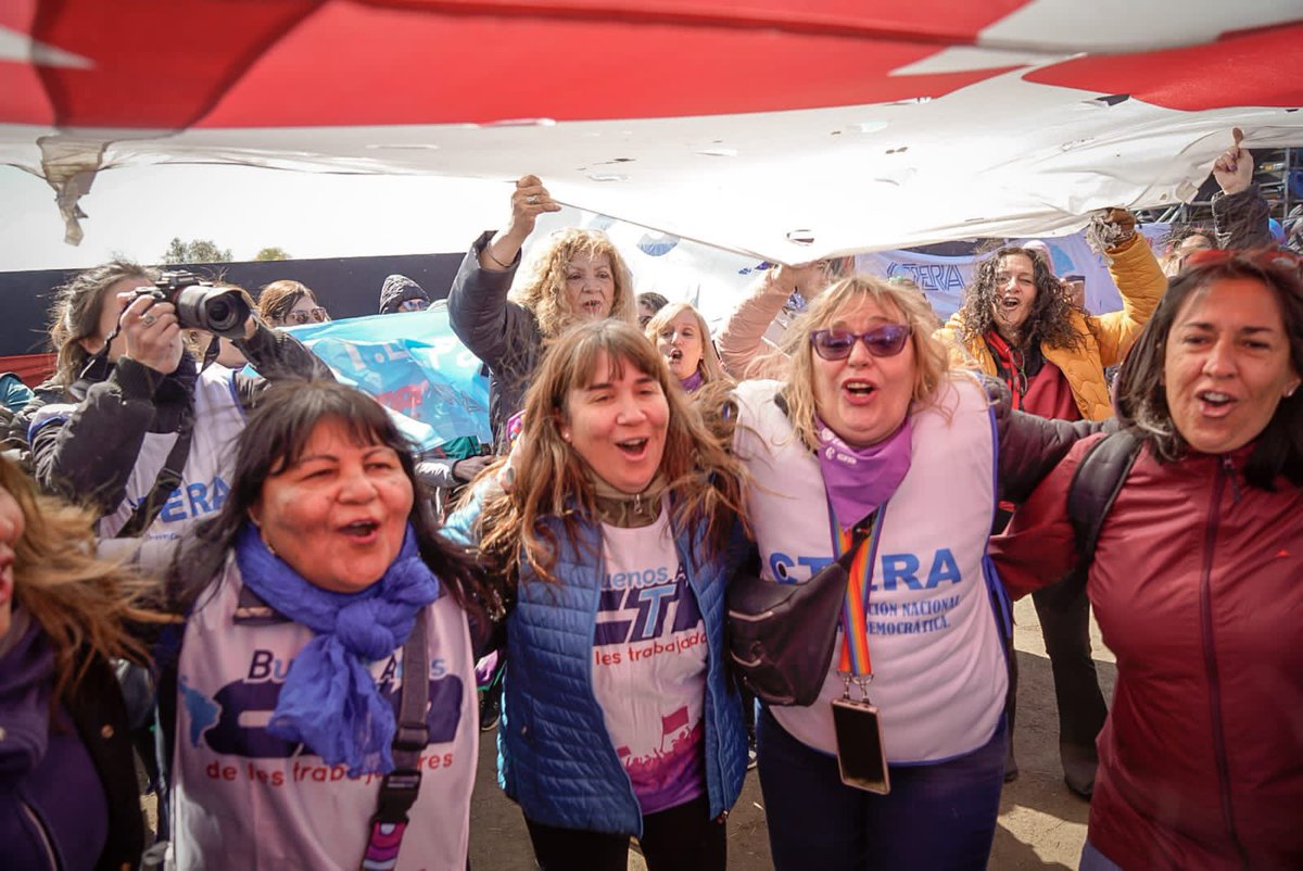 almazan_silvia's tweet photo. Este fin de semana participé del 35°Encuentro Plurinacional de Mujeres, Lesbianas, Travestis, Trans, Bisexuales, Intersexuales y No Binaries

“Luchar hasta que la dignidad se haga costumbre” https://t.co/MzKyfxBhPx