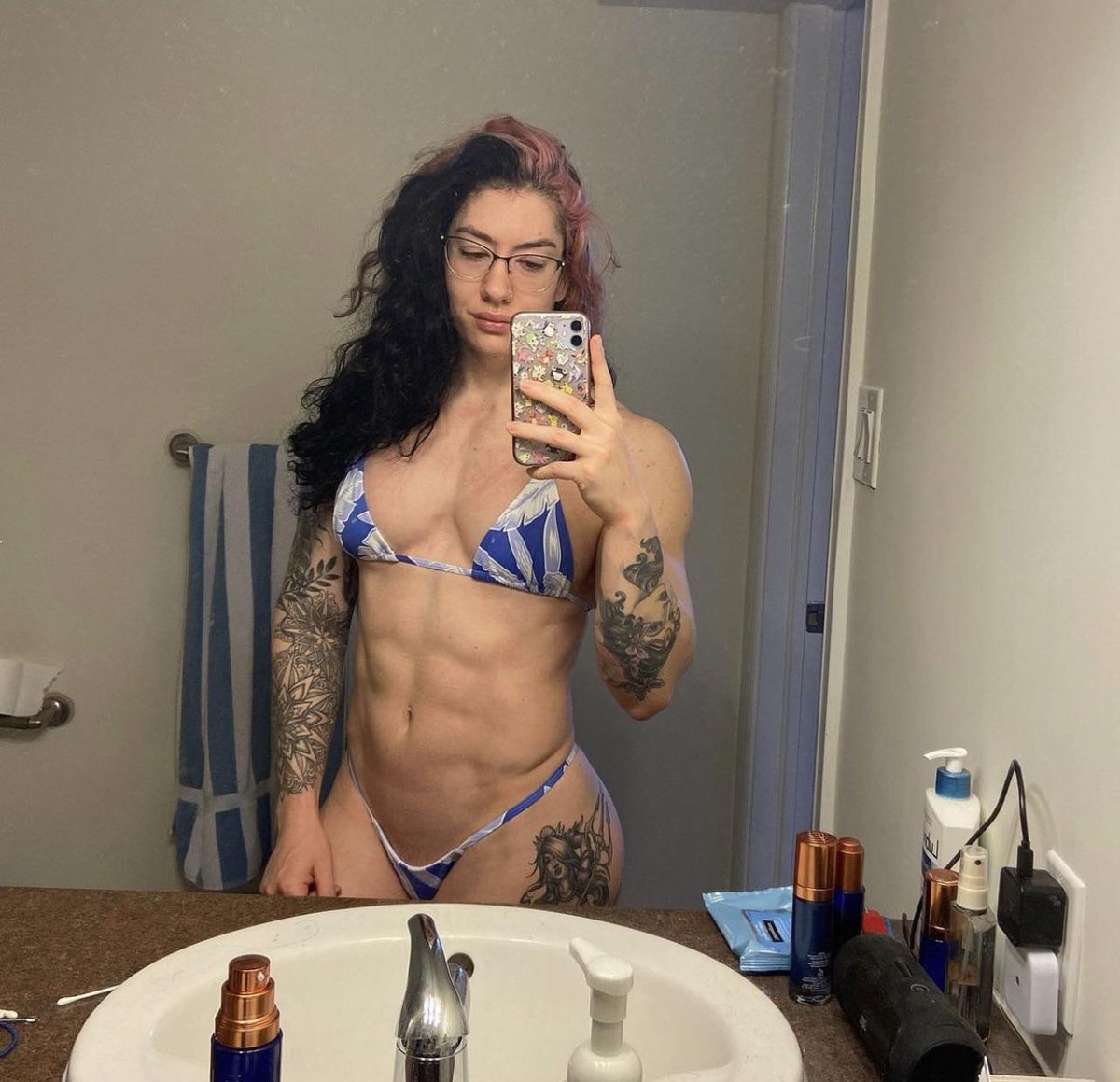 jennaal82642481's tweet photo. #musclemodel #sexy #rippedbody #musclegirl #girlsthatlift  #rippedbeauty https://t.co/7JKL8lWQwc