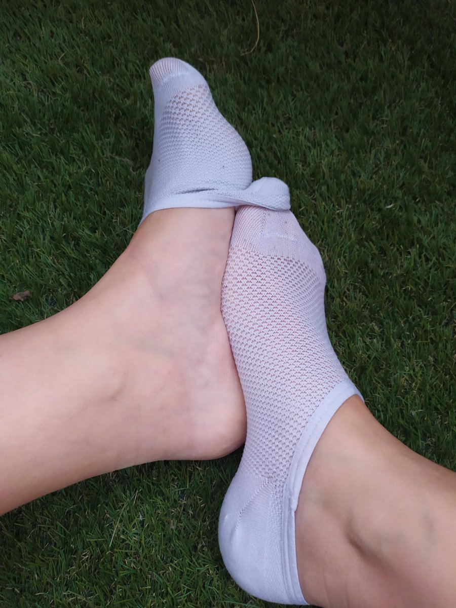 Tatiana61238909's tweet photo. #fettish #feetworship #feetpicsforsales #feetmodel #Feet #feetgirl #feetfetiche #pieschicas #piesdesnudos #piesbonitos #finverano #piesencesped #piesfetiche https://t.co/iyX6Wf5bOE