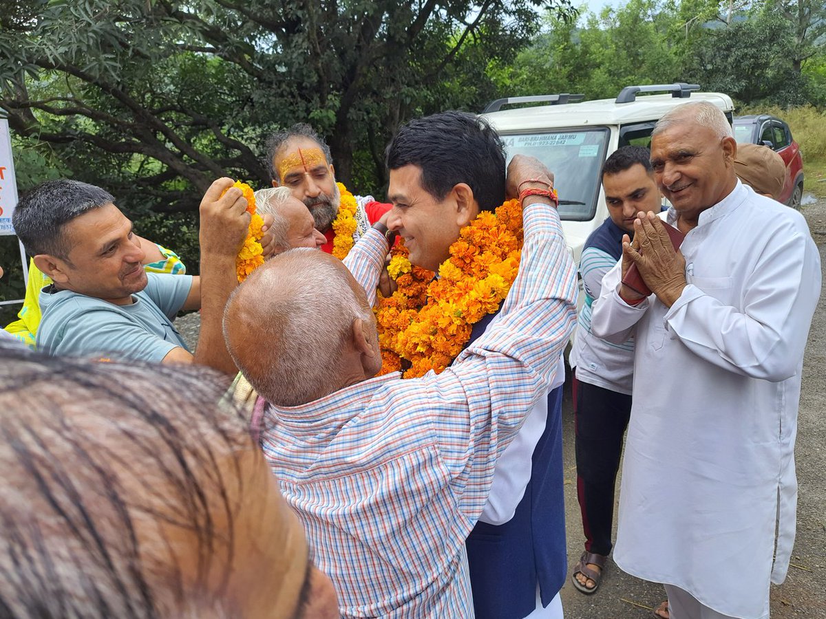 Ak63312379's tweet photo. Today BJP Leader DDC Suresh Sharma starts the construction work of vented causeway to be built at a cost of 1 crore 4 lakhs in Panchayat Kathar Maira Mandrain block of Chamb Assembly Constituency @BJP4JnK @ImRavinderRaina @AshokKoul59 @tarunchughbjp @ashishsood_bjp @UppalGokul https://t.co/M2YVjaxcwG