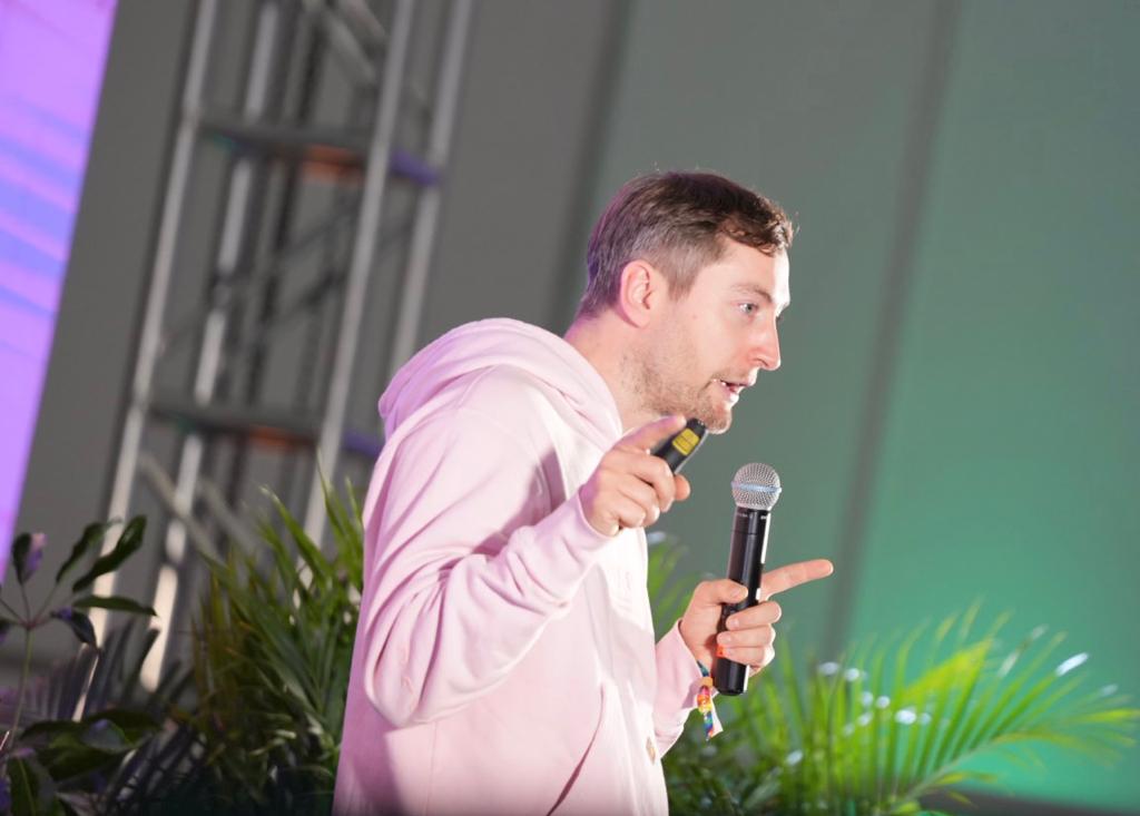 schellingpoint_'s tweet photo. “What’s the problem? Everything was too focused on trading &amp; monetary systems. And the UX is scary as f***.” 

-@Feindura, Founder @lukso_io on the #SchellingPoint Main Stage talking 'why no one is using blockchain'. https://t.co/rIQPlBZ5Pn