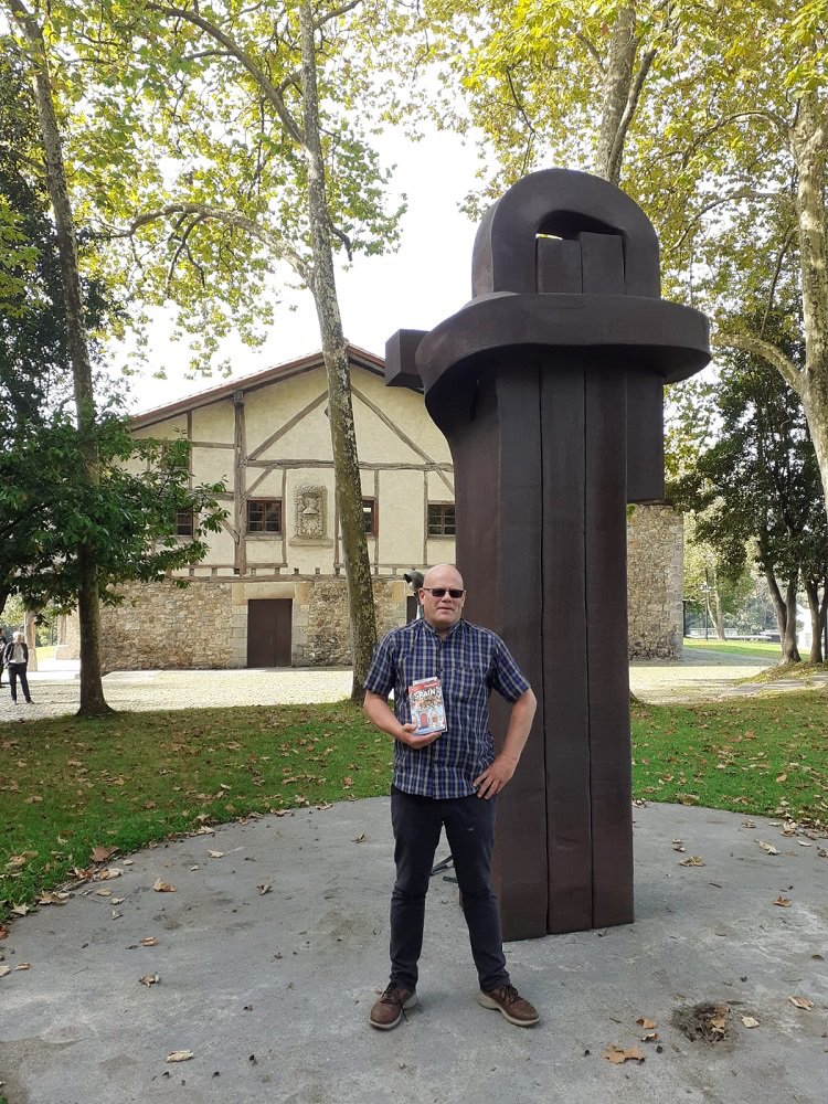 Basquetour_eus's tweet photo. 🛬 Murray Stewart, escritor de la guía de viajes norteamericana #Frommers, vuelve a Euskadi. https://t.co/c5yCPKRWf0
