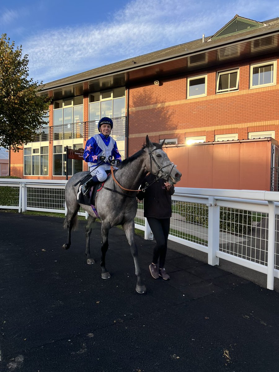 jardineracing's tweet photo. Great end to the @MusselburghRace flat season with a winner for The Strattonites, their second in a week. Well done THE GLOAMING @andrewkmulleng1 @rp_bloodstock https://t.co/eztD3oOOzb