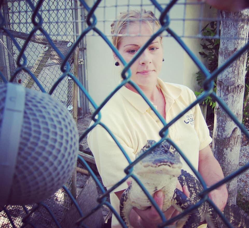 watsonwu's tweet photo. OLD pics of me recording various #animal sounds
#Animals are NOT actors…
.
#soundeffects #watsonwu #sounddesign #microphone #gameaudio #gamesound #audioforgames #filmsound #audiopost #cow #hissingroach #owl #gators #alligator #sarasotajunglegardens #junglegardens https://t.co/YZP63J2hzC