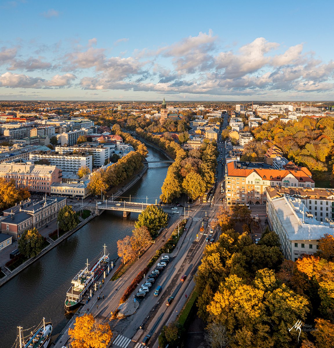 MikaKurkilahti's tweet photo. Turku basking in the autumn sun.
Three vertical panoramas above Samppalinna hill.

#Turku #VisitTurku #Samppalinna #AutumnSun #autumncolours #dronephotography #HDR #Panorama https://t.co/iEzHtTzN5C
