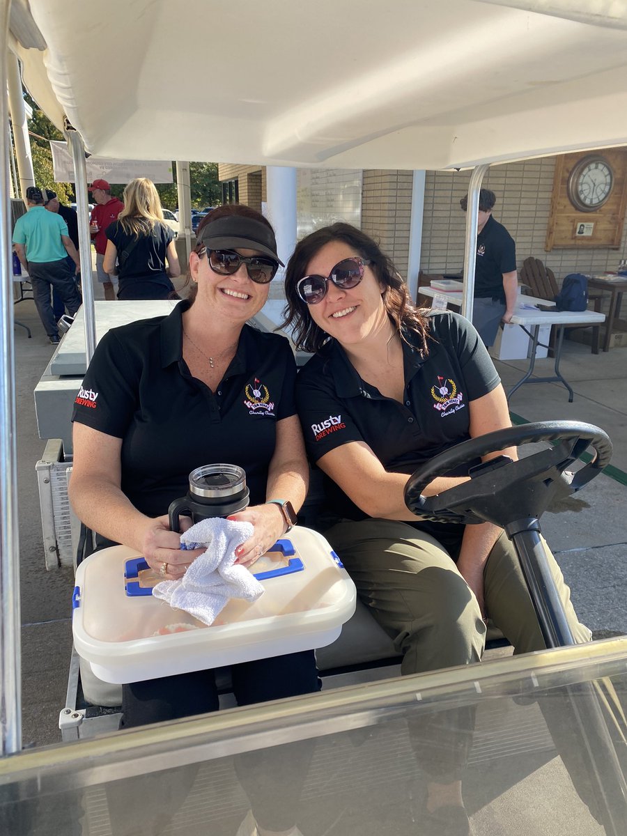 CosmopolitanJc's tweet photo. Looking for a philanthropic group to join? A group of friends who make a difference by giving back to the community? We are your kind of people! #BeACosmo https://t.co/oFrYtkERHp