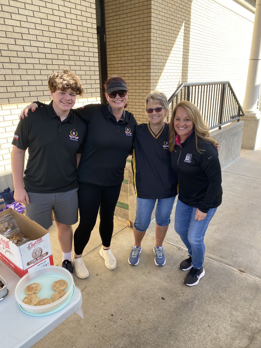 CosmopolitanJc's tweet photo. Looking for a philanthropic group to join? A group of friends who make a difference by giving back to the community? We are your kind of people! #BeACosmo https://t.co/oFrYtkERHp