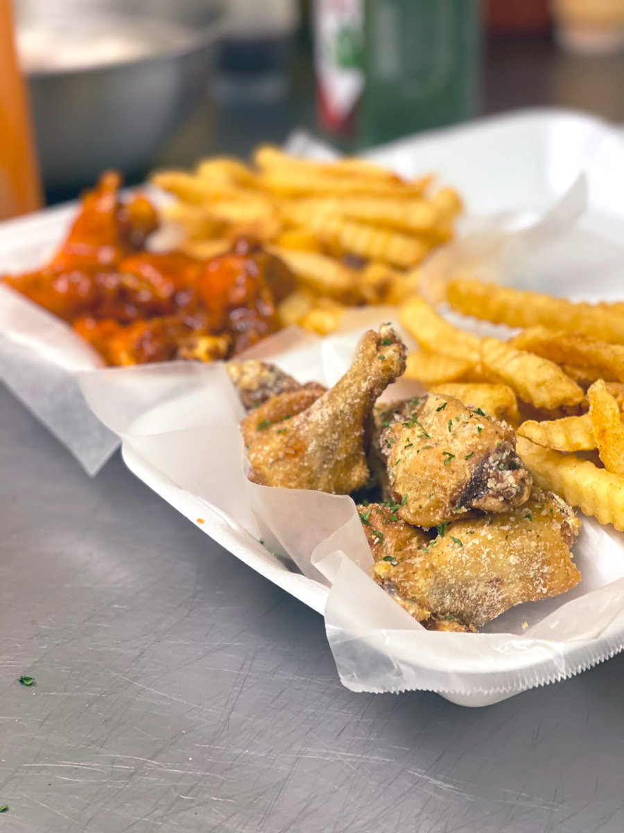 Fiji_Mcdowell's tweet photo. BEST WINGS IN TOWN‼️
@WhoMadeMeDoIt1 is BACK

323 Main St. Grambling,LA

This Wednesday 
10am-10pm 
#WhoMadeMeDoIt 
#GramFam https://t.co/tl0Km2TEE4