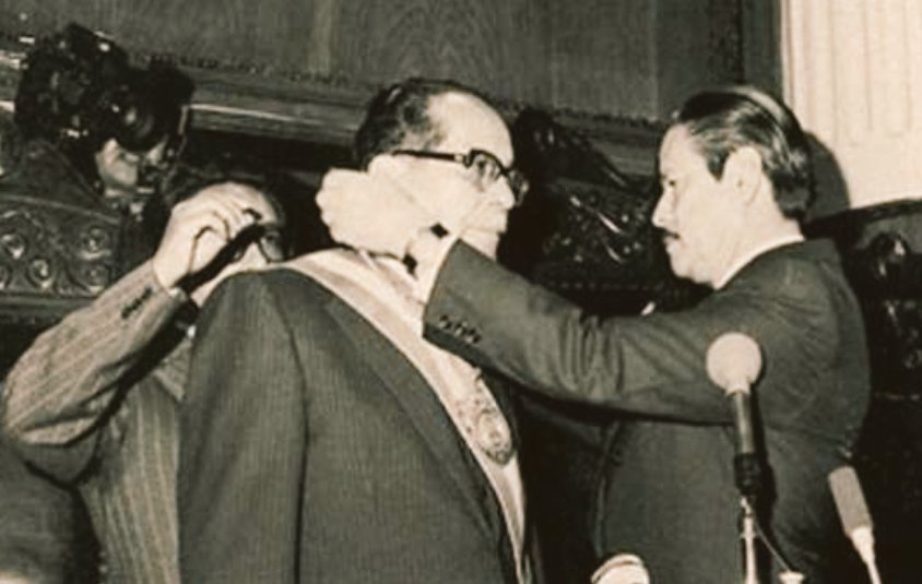 sanmartinhugo's tweet photo. Un día como hoy recuperamos la democracia, esta es como el oxígeno, no la valoramos cuando la tenemos, solo cuando nos hace falta #Bolivia #Democracia #10deOct #1982 #democraciaxsorteo https://t.co/sSoSrDbDQ5