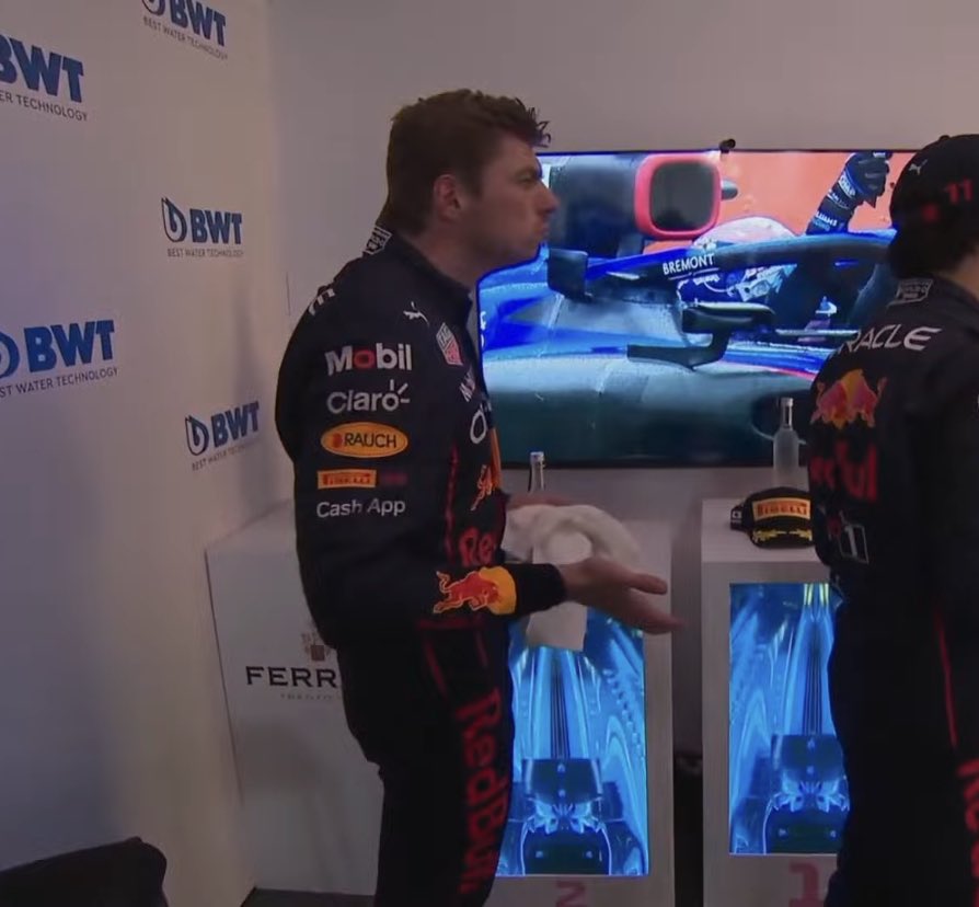 It’s actually not the first time that Max finds news in the cool down room 💀