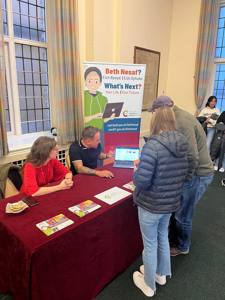 CdfCommitment's tweet photo. Great to see so many employers supporting the @NetworkSeren Launch event in @CityHallCardiff this evening, providing industry insights and discussing career opportunities with Cardiff’s most able and talented students #Pathways #WhatsNextCardiff #SerenNetwork https://t.co/XeROx96xhH