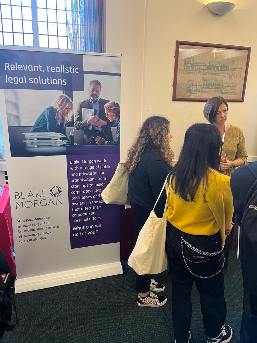 CdfCommitment's tweet photo. Great to see so many employers supporting the @NetworkSeren Launch event in @CityHallCardiff this evening, providing industry insights and discussing career opportunities with Cardiff’s most able and talented students #Pathways #WhatsNextCardiff #SerenNetwork https://t.co/XeROx96xhH