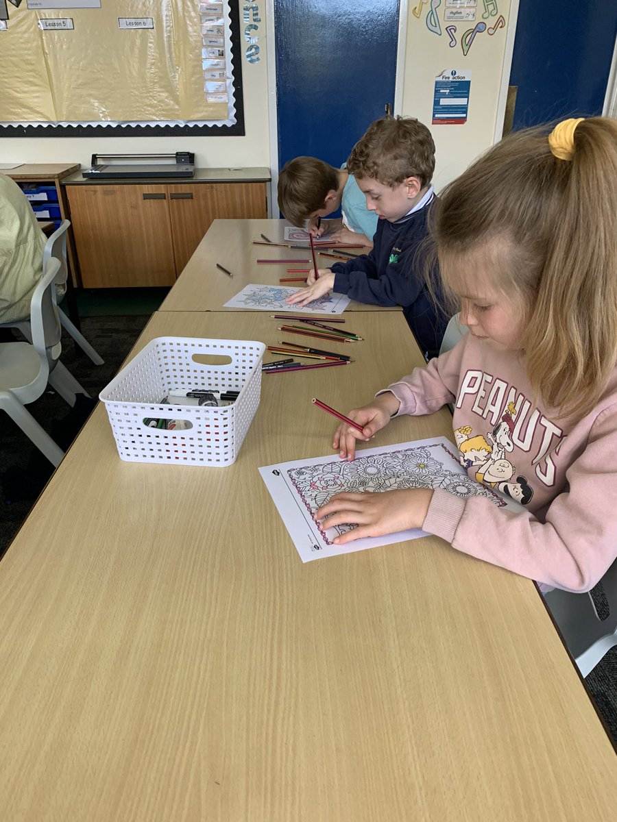 Happy Monday! Colouring, mindfulness and of course a group photo with lots of smiles. #helloyellow #mentalhealth <a href="/WybertonPrimary/">Wyberton Primary Academy</a> <a href="/InfinityAcad/">Infinity Academies Trust</a>