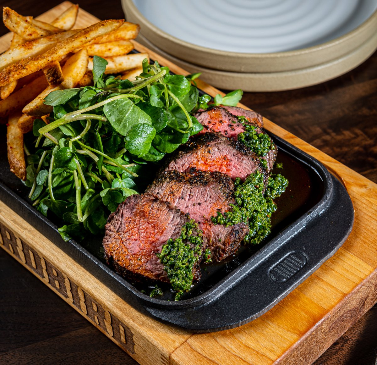 ybrestaurants's tweet photo. Let’s kick off the new week right. Dinner and drinks at #YardbirdLA is the only answer ✨
| GRILLED BISTRO STEAK FRITES |
chimichurri, watercress, pickled Fresno chile https://t.co/A3cdi6s7uP