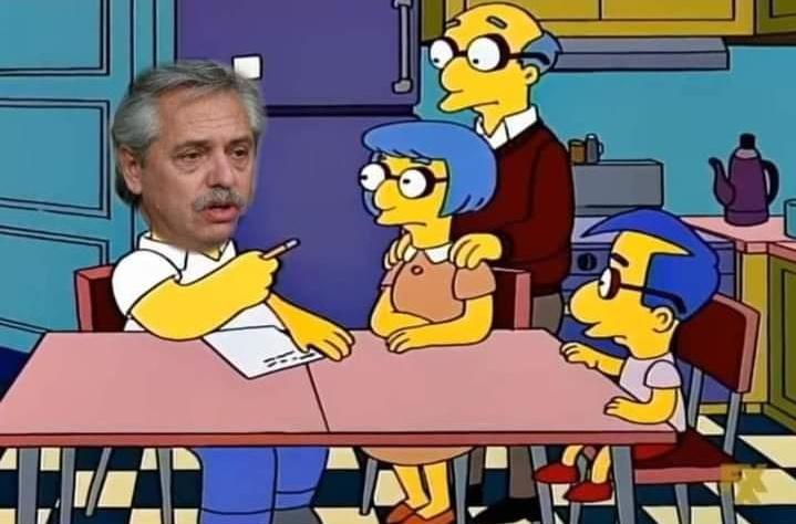 nicoo_ncl's tweet photo. — Milhouse cantó dos veces Yellow y la tarareó una.
— Sí, y le pagamos 4 dólares.
— Bueno, eso fue antes del dólar Coldplay. Bajo nuestra nueva estructura, su cuenta llega a 700 dólares. Ahora, como ya pagaron 4 dólares, me deben 696 dólares neto.
— ¡Salga de mi casa! https://t.co/znACIrqFYC