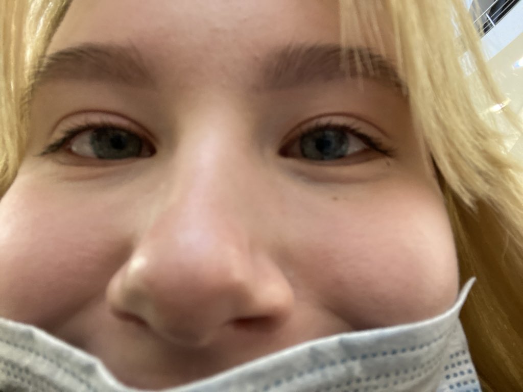 capslock_team's tweet photo. В разгар осени в нашей команде родился наш бэбик @kittygangkk_ 🥰
Поздравляем тебя С Днем Рождения и хотим пожелать здоровья, денюжек и успехов на новой работе) Продолжай также ярко улыбаться и идти вперед к своим целям и мечтам ❤️
Любим тебя и всегда поддержим, твои CAPSLOCK 🥳 https://t.co/y6CS9oDRx9