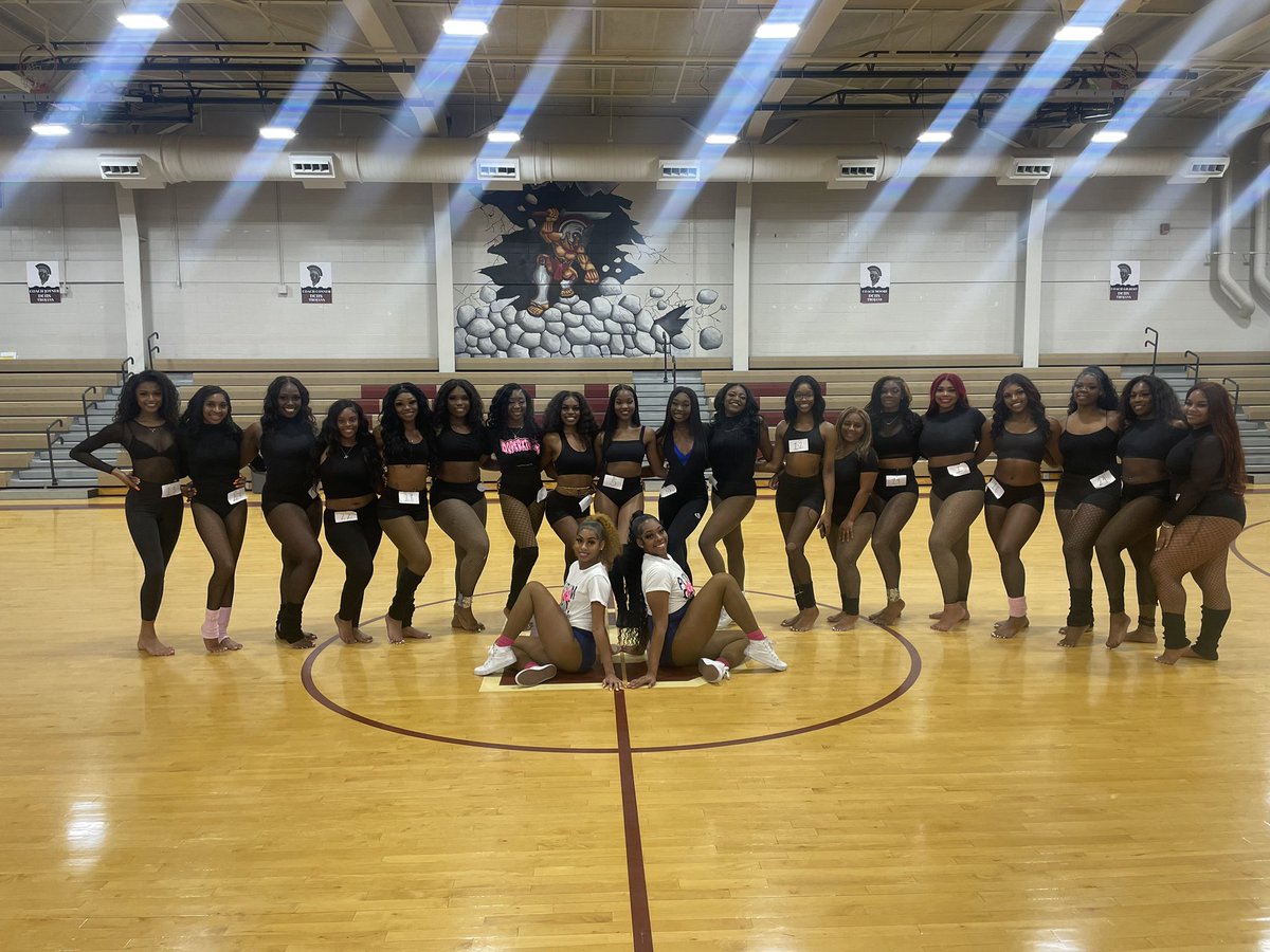 asuplatinumdiv1's tweet photo. Congratulations to the new members of the 2022-2023 Platinum Divas Dance Team 💓 

🗣️LETS WORK!

#ASUTwitter https://t.co/MfiB0VUKSq