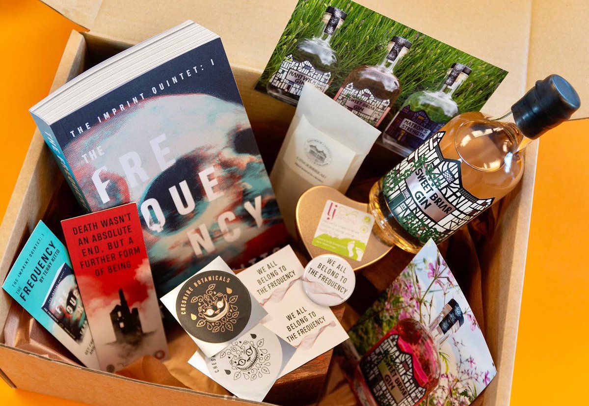 CheshBotanicals's tweet photo. 📦 What’s inside one of our Autumn ReGinerating Boxes?
🍸 #Gin
👻 Signed #Paranormal #Thriller
🕯️ Gingerbread Wax Melts
🧴Body Butter
📚 #Bookish #Goodies
https://t.co/HZClVlyqv8 🍸
#bookishthings #bookishtreats #autumn #goodiebox #fall #thrillerbook #ginoclock #treats ✨ https://t.co/olHMWVNvV6