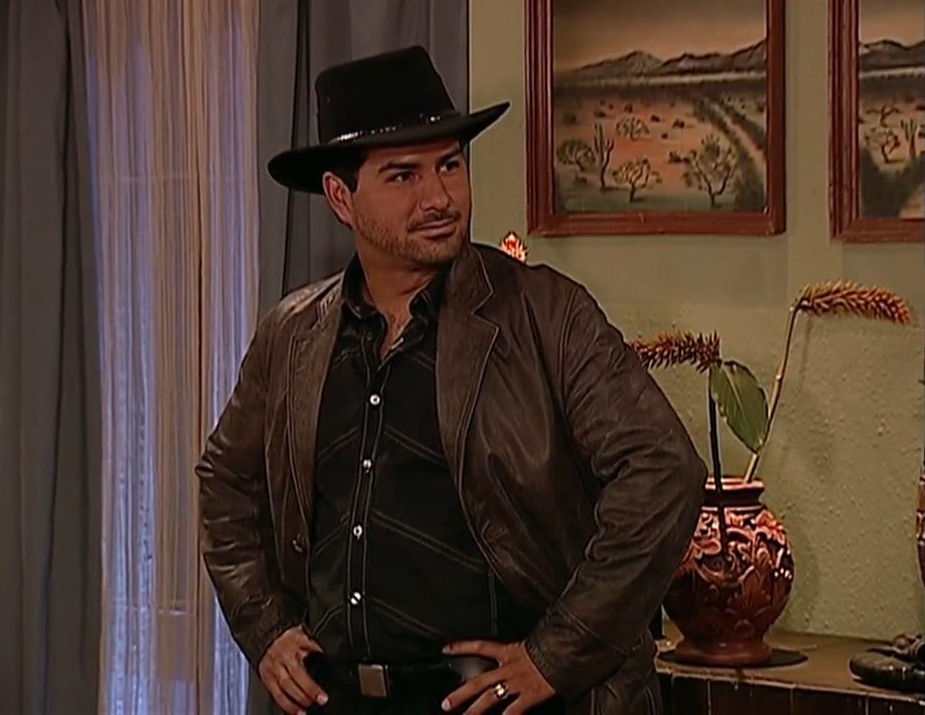PasdeGavilanes's tweet photo. #PasiónDeGavilanes #GavilanesNova #PDG96 Fernando y Armando tratan de deshacerse de todas las pruebas que los vinculan con Dínora, pero se llevan una gran sorpresa. https://t.co/yDNdVMfdqX