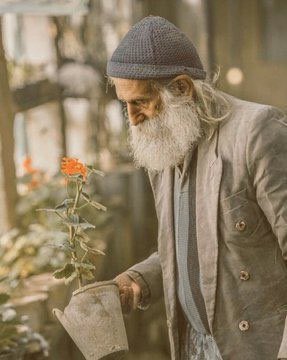 Bir nasihat;

“Burası imtihan yurdu.
Meyletme. İncinirsin.”