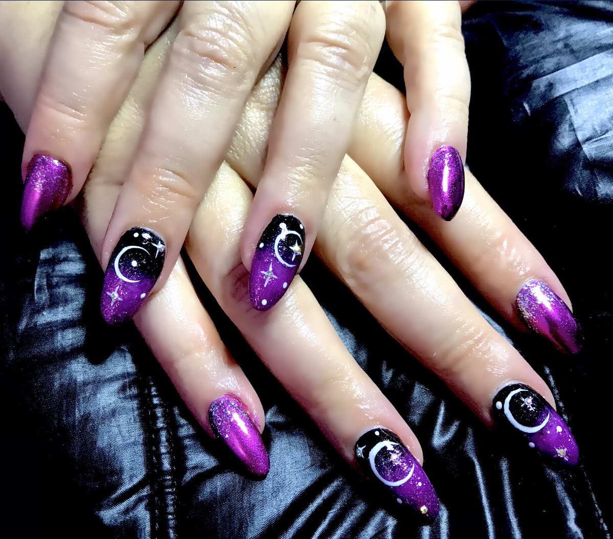LuLushko's tweet photo. She just loves her moon 🌙 #4weeks #gelextensions #followme 🫶 https://t.co/vBFo0ospWM