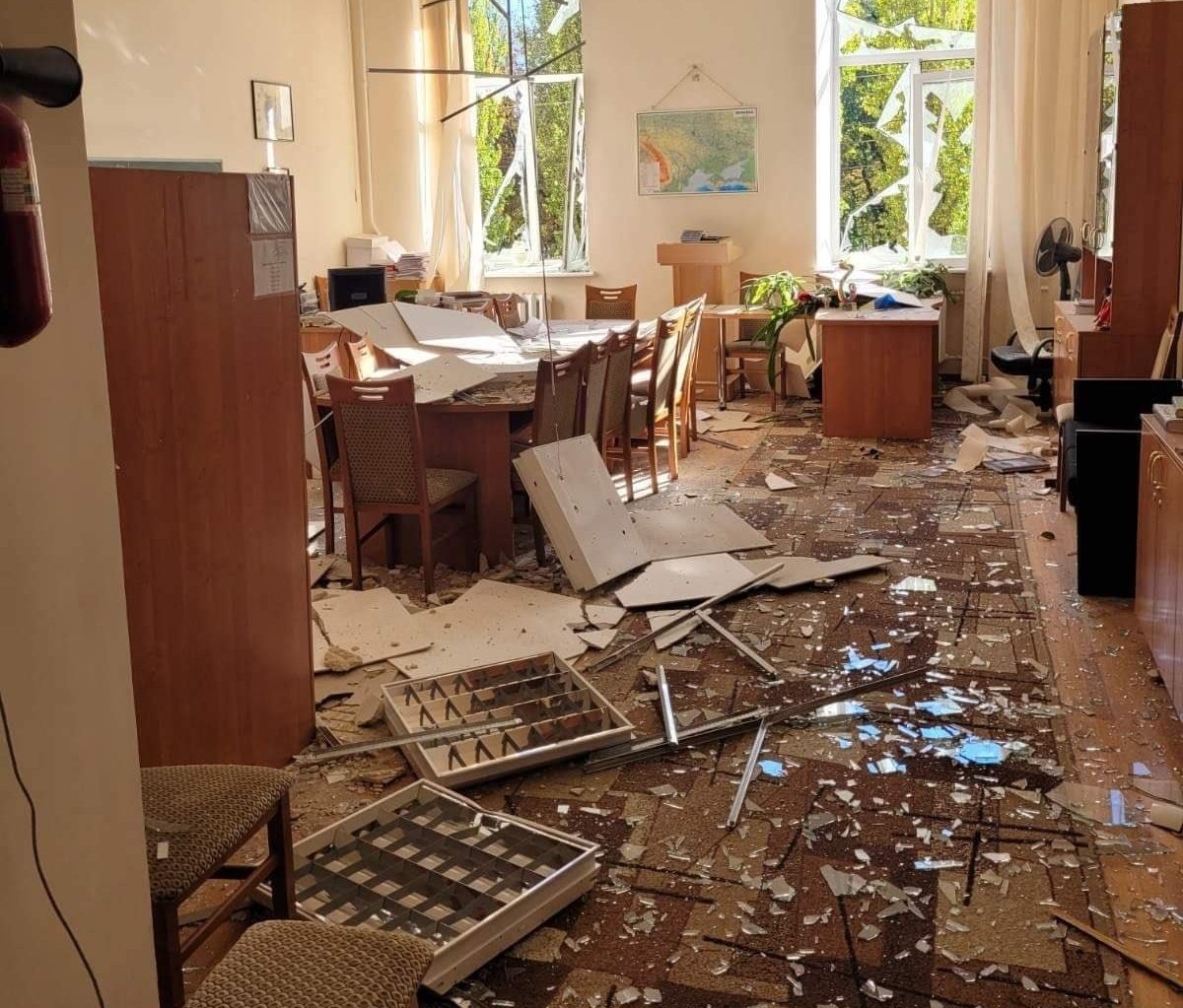 Department of the Russian Literature at the Kyiv National University after a missile strike earlier today. A powerful metaphor for the Putin's Russian World project. Via <a href="/KermlinRussian/">Перзидент Роисси</a>