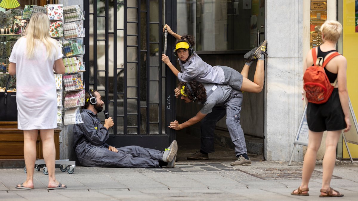 Una nova oportunitat per endinsar-se en el món de l'escriptor experimental George Perec i descobrir el #teatre de les coses insignificants.
Torna <a href="/28_electrico/">Eléctrico 28</a> amb [ The Frame ]

📆 15/10 a l’exterior de <a href="/canbaste/">Centre Cívic Can Basté</a> (12h)
🎟️ reserva prèvia 👉 barcelona.cat/districtecultu…