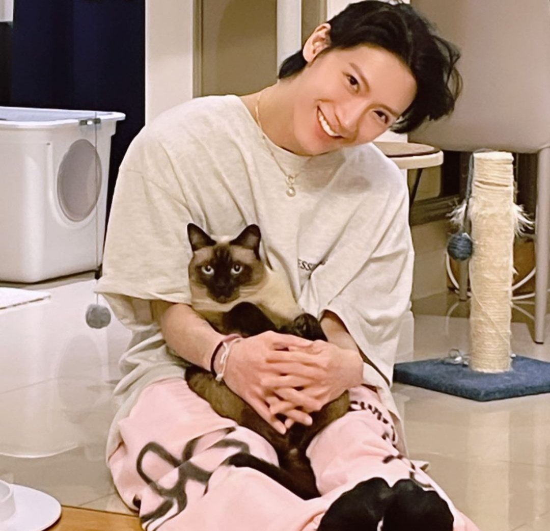 Pinnew74's tweet image. ตัวอย่างของการใช้ถังแก๊สแบบผิดวิธี ไม่เอามาทับตัวเองแบบนั้นสิลูก
#TEN #TENLEE #tenlee_1001 #LISA #LALISA #MONEY #SG